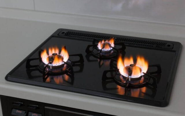 Kiểm tra và nhận biết vấn đề bếp gas lửa đỏ